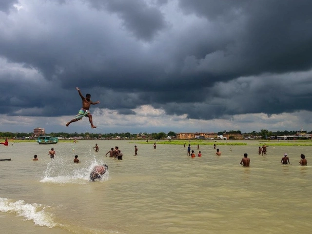 Early Monsoon Arrival in Kerala Triggers Heavy Rainfall Warnings for Delhi, Mumbai, and Beyond