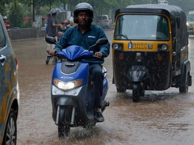 Heavy Rains Slam Delhi-NCR, UP, Bihar as Monsoon Chaos Disrupts Travel in Mumbai and Kolkata